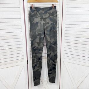 WHBM Faux Suede Leather Microfiber Camouflage Runway Leggings Pants Olive Size 0